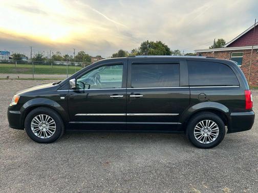 2014 Chrysler Town & Country Touring-L