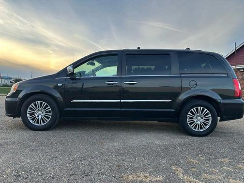 2014 Chrysler Town & Country Touring-L