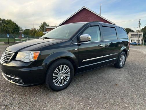 2014 Chrysler Town & Country Touring-L