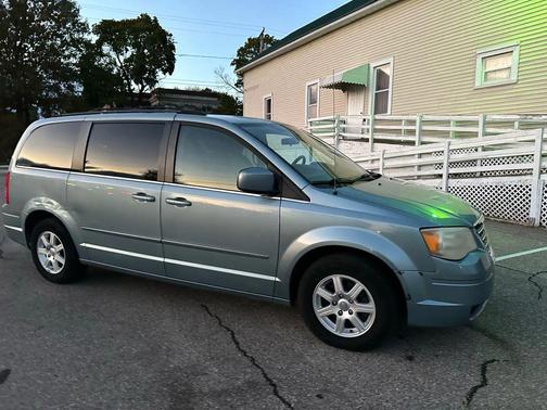 2010 Chrysler Town & Country Touring