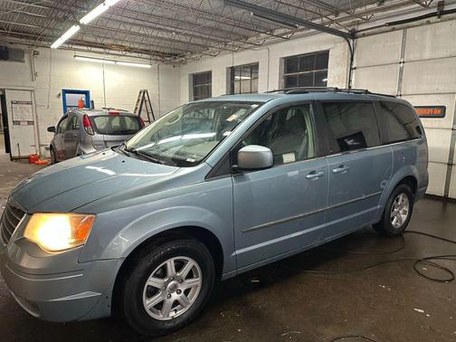 2010 Chrysler Town & Country Touring