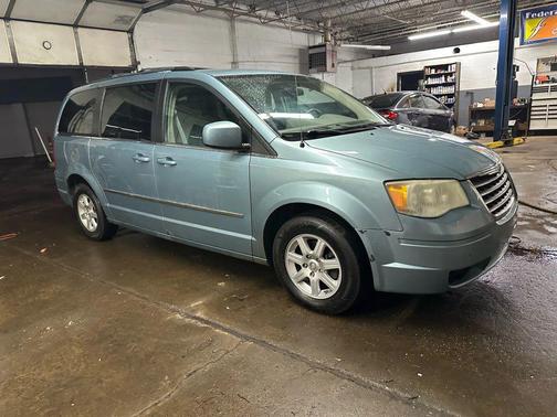 2010 Chrysler Town & Country Touring