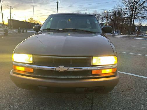 2002 Chevrolet S-10 Base