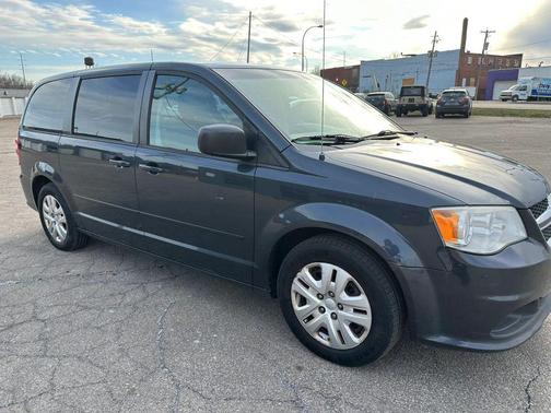 Gray 2014 Dodge Grand Caravan AVP/SE