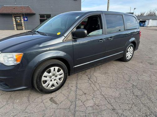 Gray 2014 Dodge Grand Caravan AVP/SE