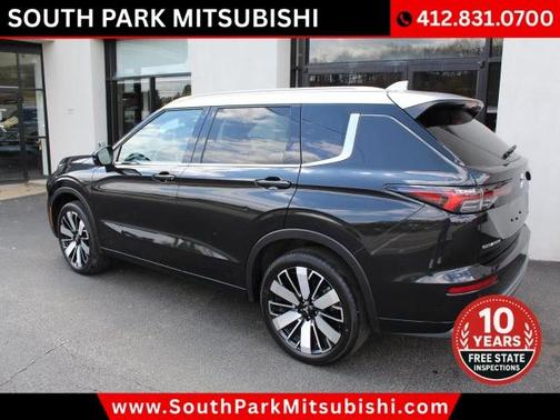 Black 2025 Mitsubishi Outlander