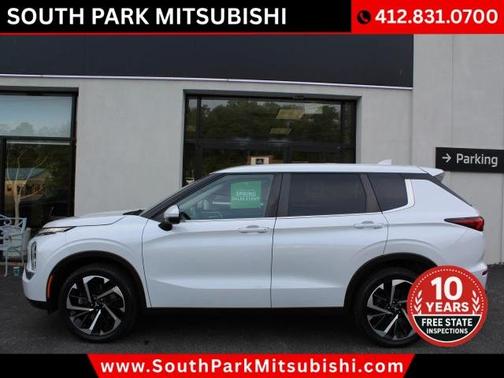 White 2022 Mitsubishi Outlander ES