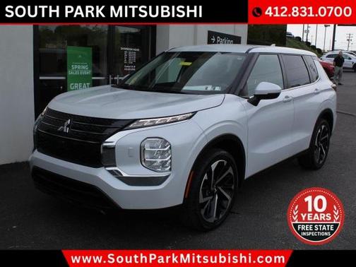 White 2022 Mitsubishi Outlander ES