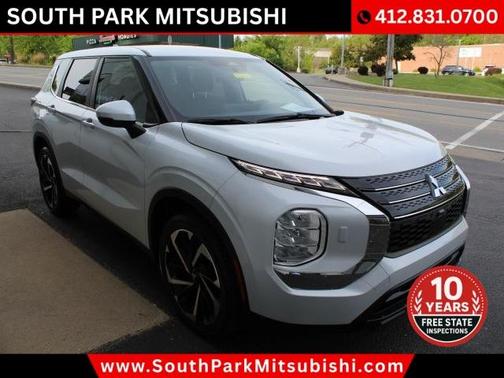 White 2022 Mitsubishi Outlander ES