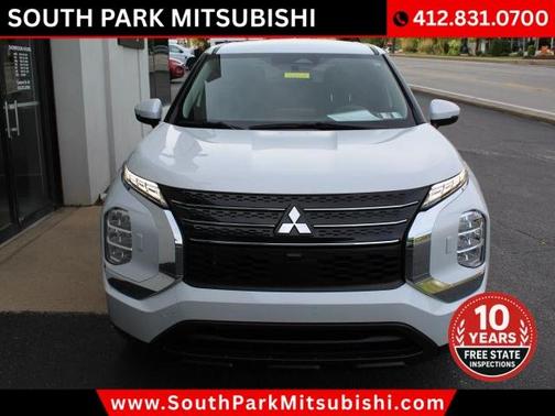 White 2022 Mitsubishi Outlander ES