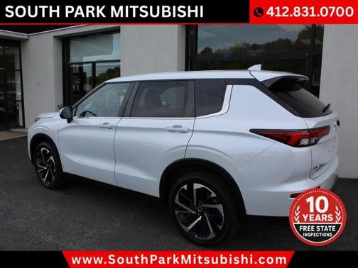 White 2022 Mitsubishi Outlander ES