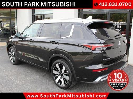 Black 2025 Mitsubishi Outlander