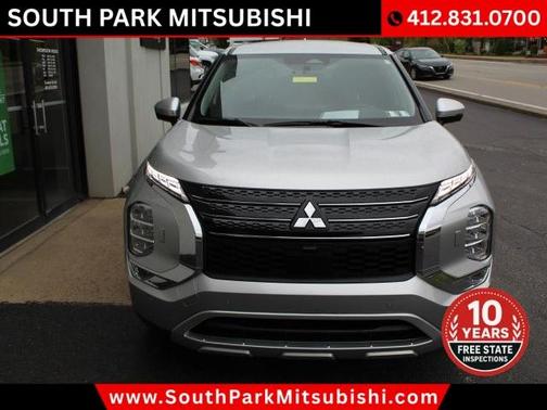 Silver 2024 Mitsubishi Outlander SE