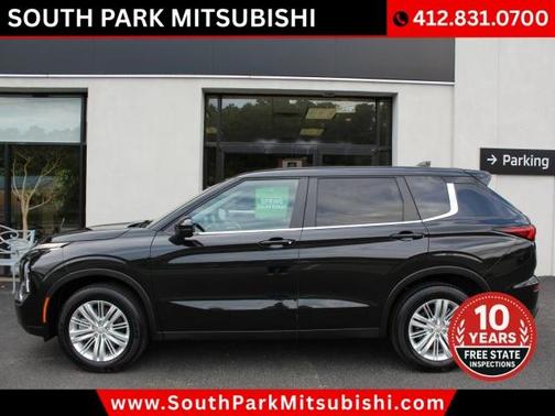 Black 2024 Mitsubishi Outlander ES