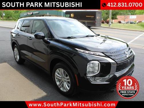 Black 2024 Mitsubishi Outlander ES