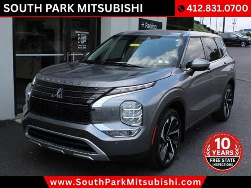 Gray 2023 Mitsubishi Outlander SE