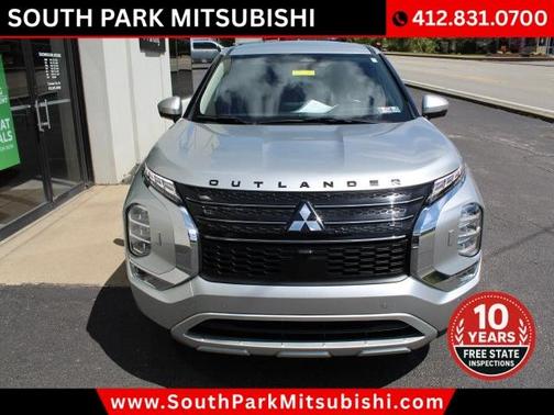 Silver 2024 Mitsubishi Outlander SE