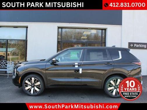 Black 2026 Mitsubishi Outlander SE