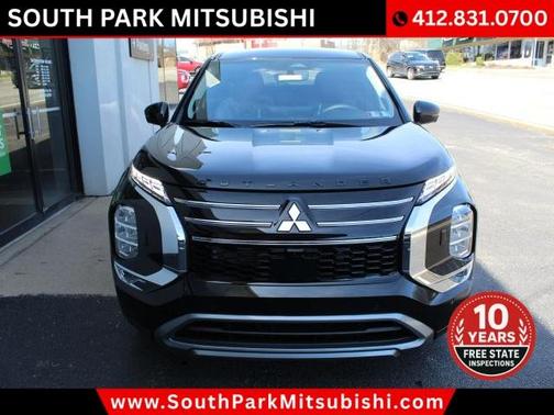 Black 2026 Mitsubishi Outlander SE