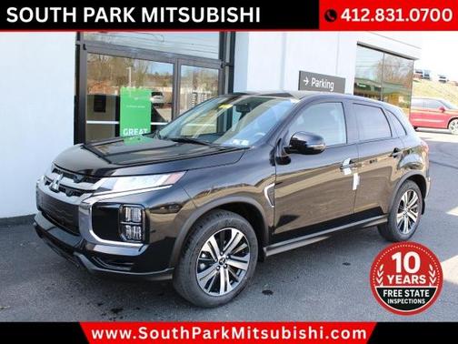 Black 2027 Mitsubishi Outlander SE