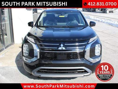 Black 2026 Mitsubishi Outlander SE