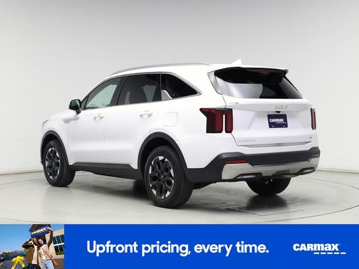 White 2025 Kia Sorento S