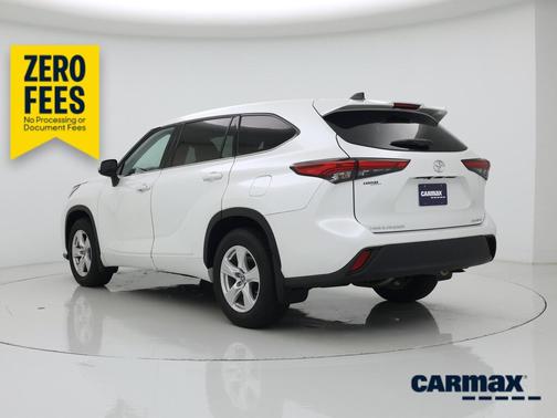 White 2022 Toyota Highlander LE