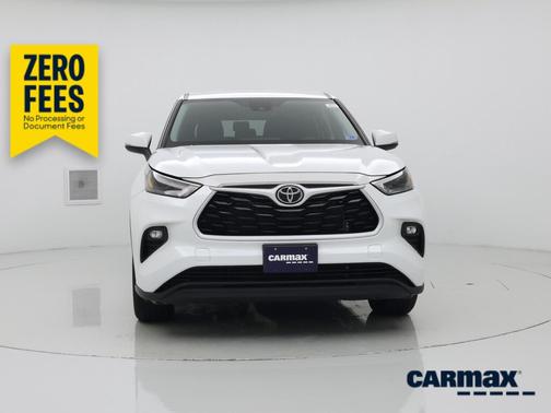 White 2022 Toyota Highlander LE