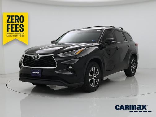 Black 2023 Toyota Highlander XLE
