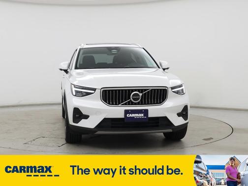 2023 Volvo XC40 B5 Plus Bright Theme