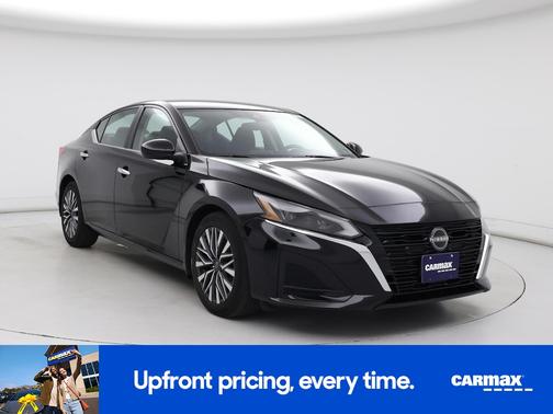 Black 2023 Nissan Altima SV