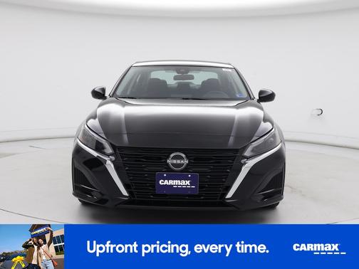 Black 2023 Nissan Altima SV