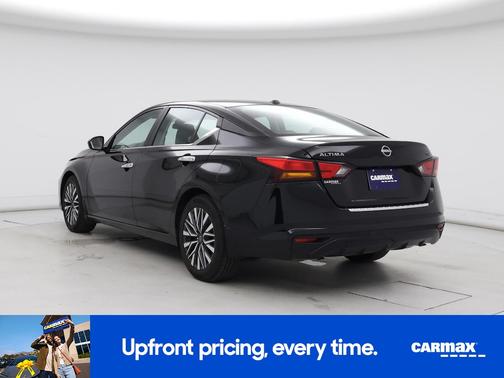 Black 2023 Nissan Altima SV
