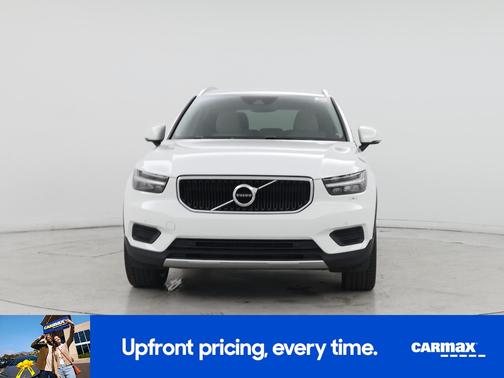 White 2020 Volvo XC40 T4 Momentum