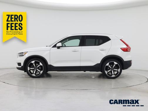 White 2020 Volvo XC40 T4 Momentum