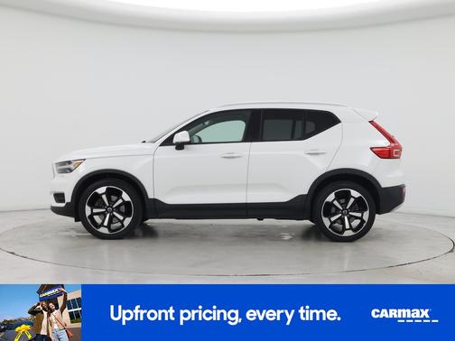 White 2020 Volvo XC40 T4 Momentum