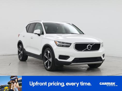 White 2020 Volvo XC40 T4 Momentum