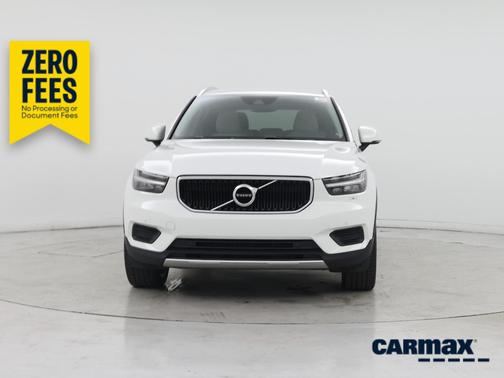 White 2020 Volvo XC40 T4 Momentum