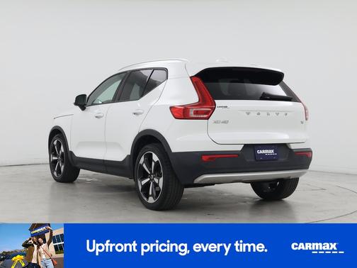 White 2020 Volvo XC40 T4 Momentum