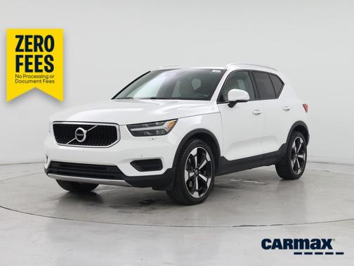 White 2020 Volvo XC40 T4 Momentum