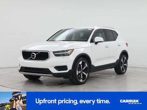 White 2020 Volvo XC40 T4 Momentum