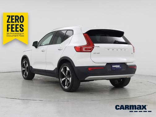 White 2020 Volvo XC40 T4 Momentum