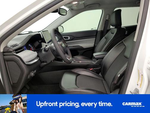 White 2022 Jeep Compass Latitude