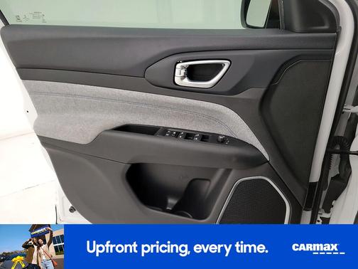 White 2022 Jeep Compass Latitude