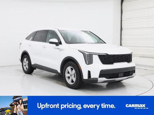 White 2025 Kia Sorento LX