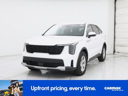White 2025 Kia Sorento LX