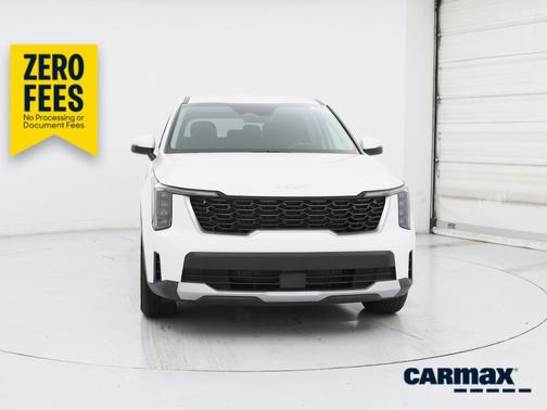 White 2025 Kia Sorento LX