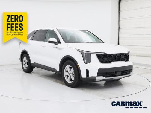 White 2025 Kia Sorento LX
