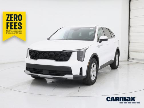 White 2025 Kia Sorento LX