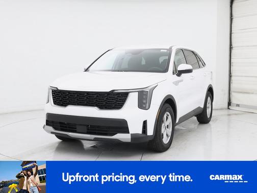 White 2025 Kia Sorento LX